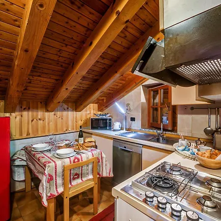 Casa Villair - Posteggio Privato E Wifi Курмайор