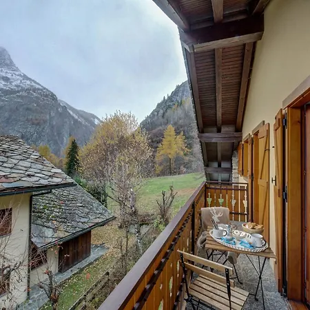 Casa Villair - Posteggio Privato E Wifi Курмайор